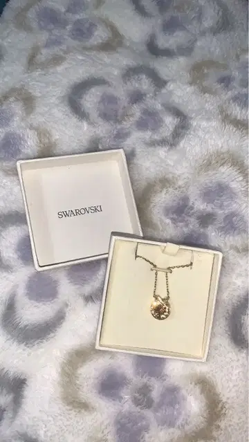 스와로브스키 Bella V 펜던트