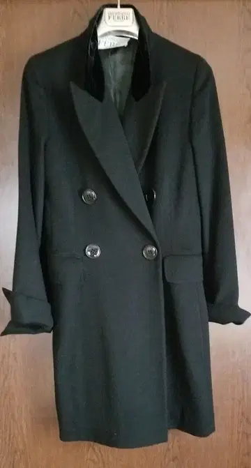 GIANFRANCO FERRE 블랙 테일러드 자켓