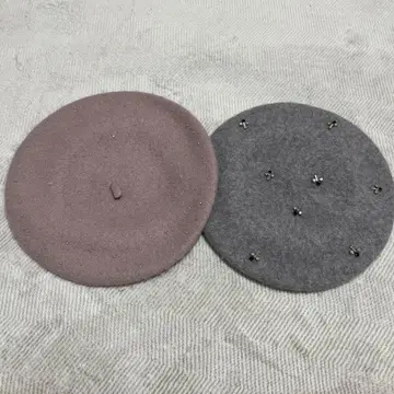 CHICO 핑크 & 그레이 비쥬가 달린 베레모 2개