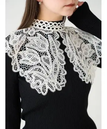 스나이델 레이스 카라 부착 니트