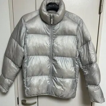 유니클로 울트라 라이트 다운 볼륨 자켓 라이트 그레이