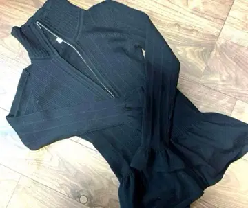 소매가 귀여운 집업 리브 니트