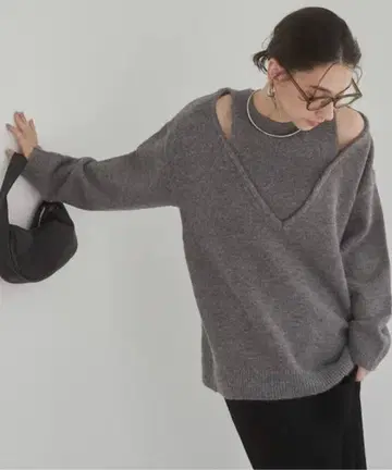 ANGIE 페이크 레이어드 V넥 니트