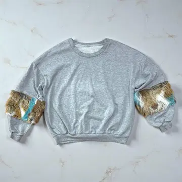 개성적인! 소매 퍼 절개 쭈리 풀오버 볼륨 소매 루즈핏