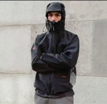 DESCENTE JJJ자운드 하드 쉘 후드티 블랙