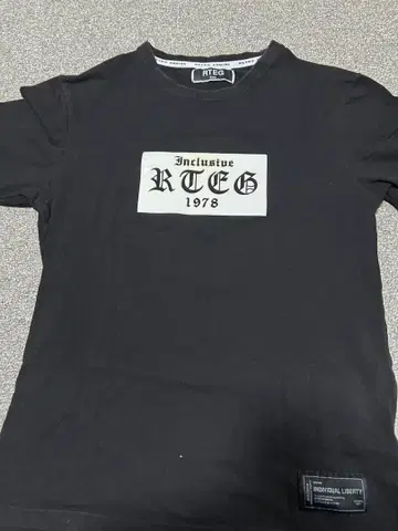 아담스 저글러 로고 T셔츠