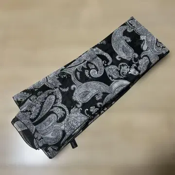 페이즐리 무늬 스톨 블랙과 화이트