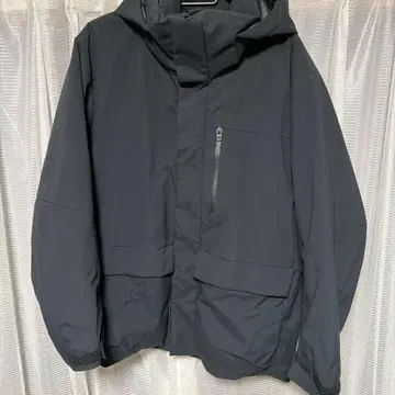 유니클로 L 하이브리드 다운 후드티 블랙