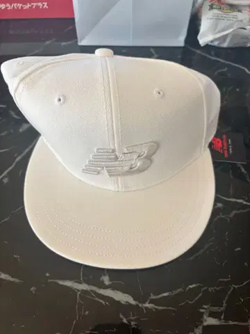 뉴발란스 화이트 캡