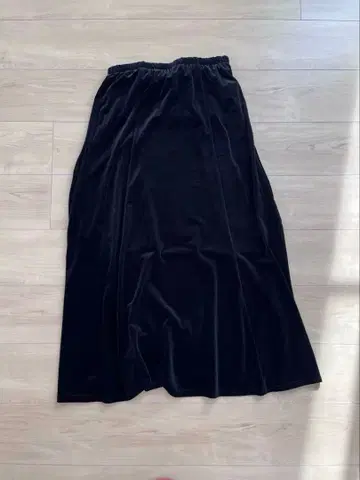 [ KBF ] 블랙 벨로아 플레어 스커트