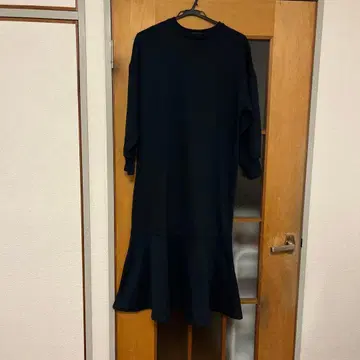 네이비 긴팔 플레어 밑단 원피스 속기모