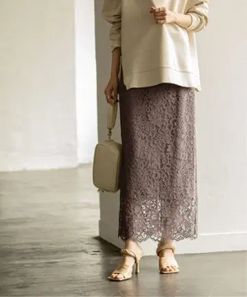 NOBLE 노블 리버 레이스 I 라인 스커트