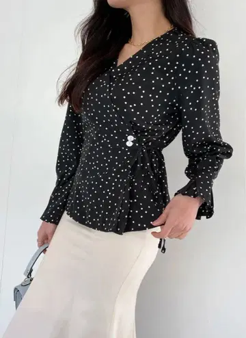 새상품급 Birthday bash KR DOT BLOUSE 벌스데이 바쉬