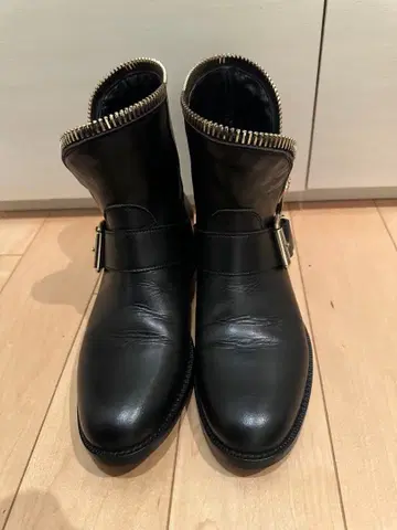 블랙 숏부츠 지퍼 포함