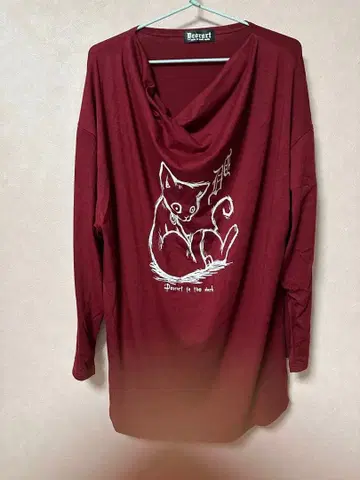 디오라트 고양이 버건디 긴팔 상의 와인 레드