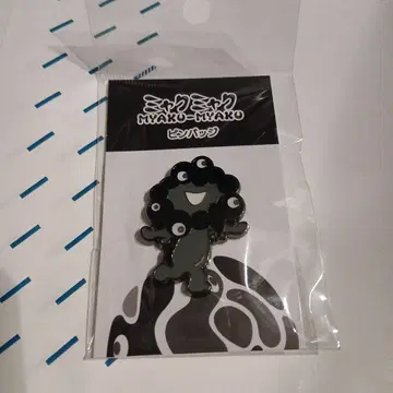 블랙 미야쿠미야쿠 핀 배지