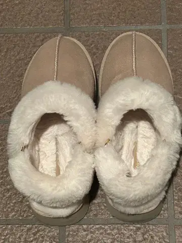 oriental traffic 2025 통굽 무스탕 2way 샌들 M