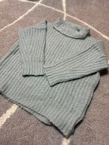 데미-럭스 터틀넥 니트 라이트 블루