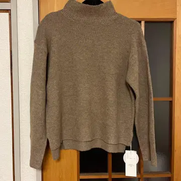 브라운 터틀넥 스웨터