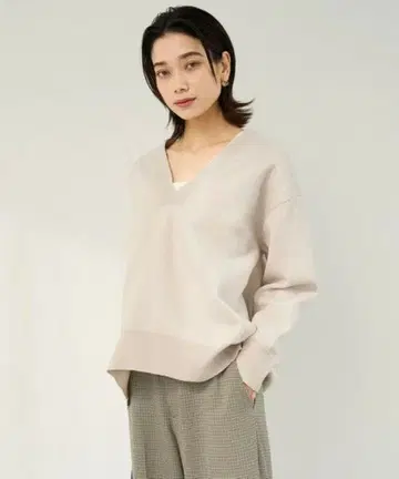 새상품 완판 UNFILO 앙피로 스펀지 니트 딥 넥 XL PLSTIC