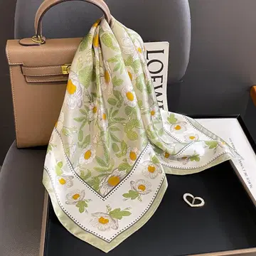 꽃무늬 실크 100% 스카프 약 68cm 실크 대형 반다나 고급 올 시즌