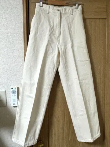 BACCA 화이트 스트레이트 팬츠