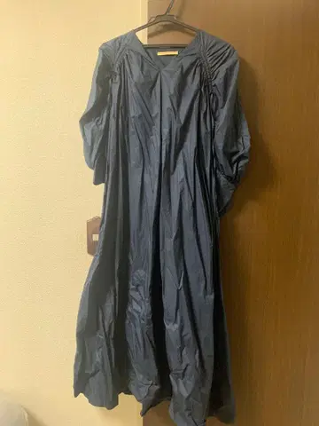 캘런솔로지 드로스트 슬리브 원피스 네이비