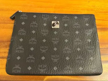 MCM 블랙 가죽 클러치백 J3570