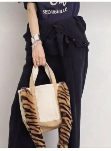 라빠르망 GOOD GRIEF! FAUX FUR 스트랩