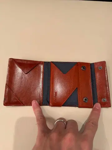 브라운 가죽 3단 폴더형 지갑