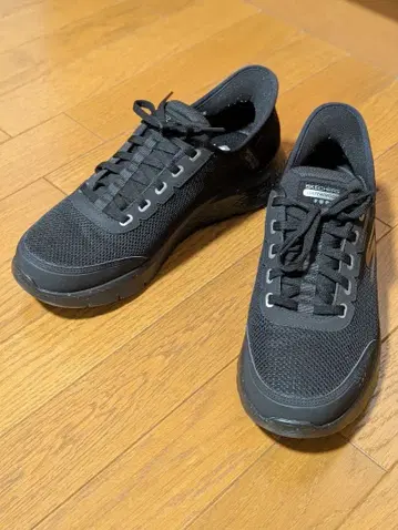 SKECHERS GO WALK 방수 블랙 스니커즈