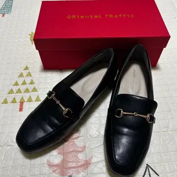 오리엔탈 트래픽 블랙 점프 가능한 펌프스