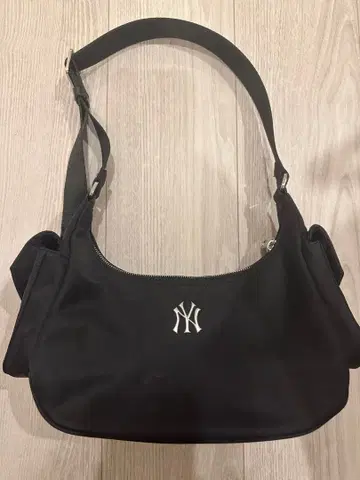 MLB NY 로고 블랙 숄더백 korea