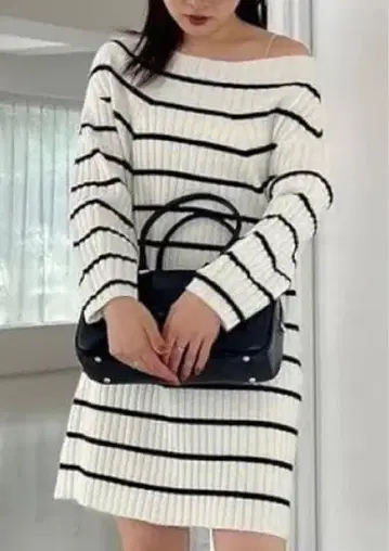 스나이델 스트라이프 오프숄더 리브 니트 원피스