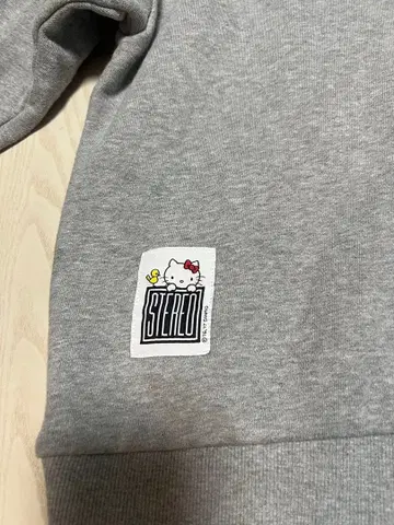 미사용품 stereo vinyls 키티 맨투맨 그레이 헬로키티