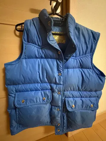 파란색 자수 다운 베스트 M 사이즈
