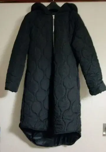 [ 새상품급 ] 퀼팅 롱 코트 블랙 후드 부착 브랜드 불명