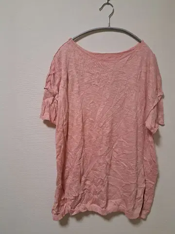 오프숄더 핑크 T셔츠