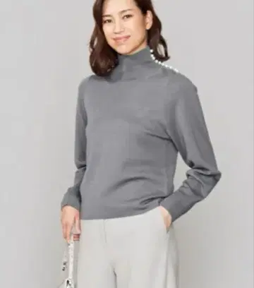 미사용 새상품 아이시비 SILK MIRANO 하이넥 펄 니트 S