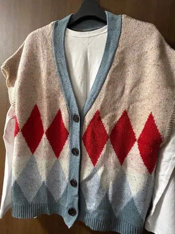 [ 미착용 ] GSI 크레오스 Kikki 아가일 무늬 니트 베스트 루즈핏