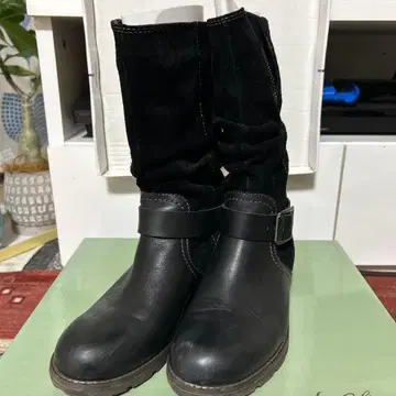 Clarks 캐주얼 스웨이드 부츠 블랙