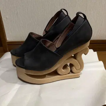 제프리 캠벨 스케이트 샌들