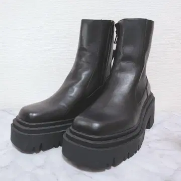 [ 새상품급 ] ZARA 통굽 트랙 밑창 사이드 지퍼 숏부츠 24cm