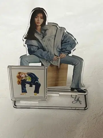 신키 유코 아크릴 스탠드 데님 스타일