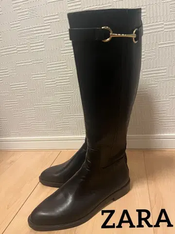 새상품급 ZARA 블랙 롱 부츠 금장 장식 스트랩 35 22.5~23cm