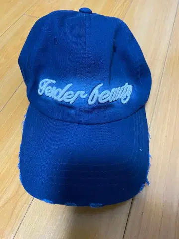 Tender beauty 자수 로고 네이비 캡