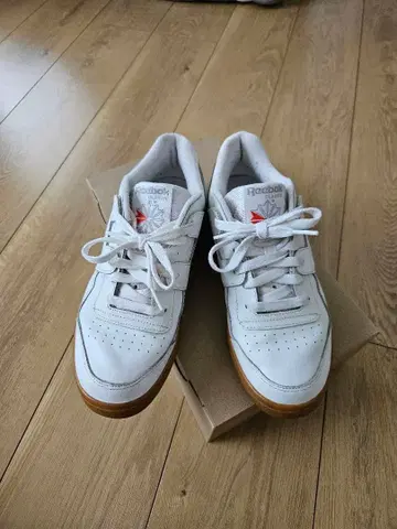 리복 화이트 스니커즈