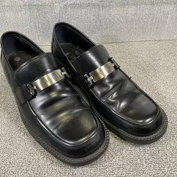 GUESS 가죽 로퍼 블랙 25cm