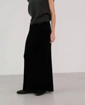 새상품 Studio Doe Velour Flared Skirt M 사이즈