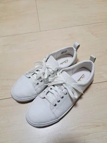 가격 인하 Clarks 화이트 스니커즈 24.5cm (US 7.5)